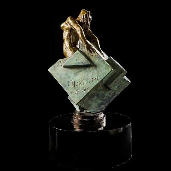 Mujer emergiendo, 2017-2023. Entregado por Asociación Mexicana de Mujeres Ejecutivas.